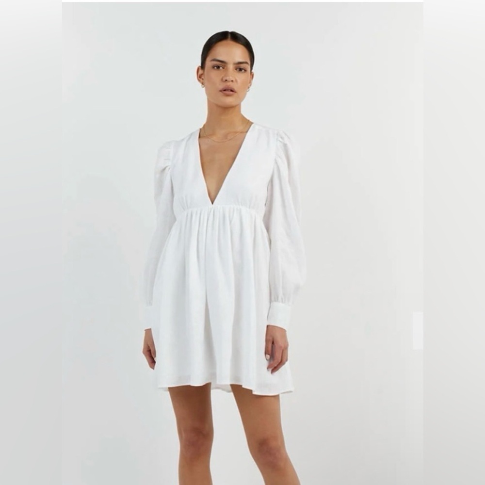 DISSH White V-Neck Linen Dress. Size 8